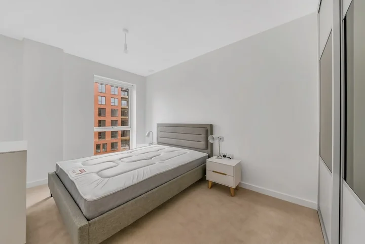Flat Lismore Boulevard in Greater London