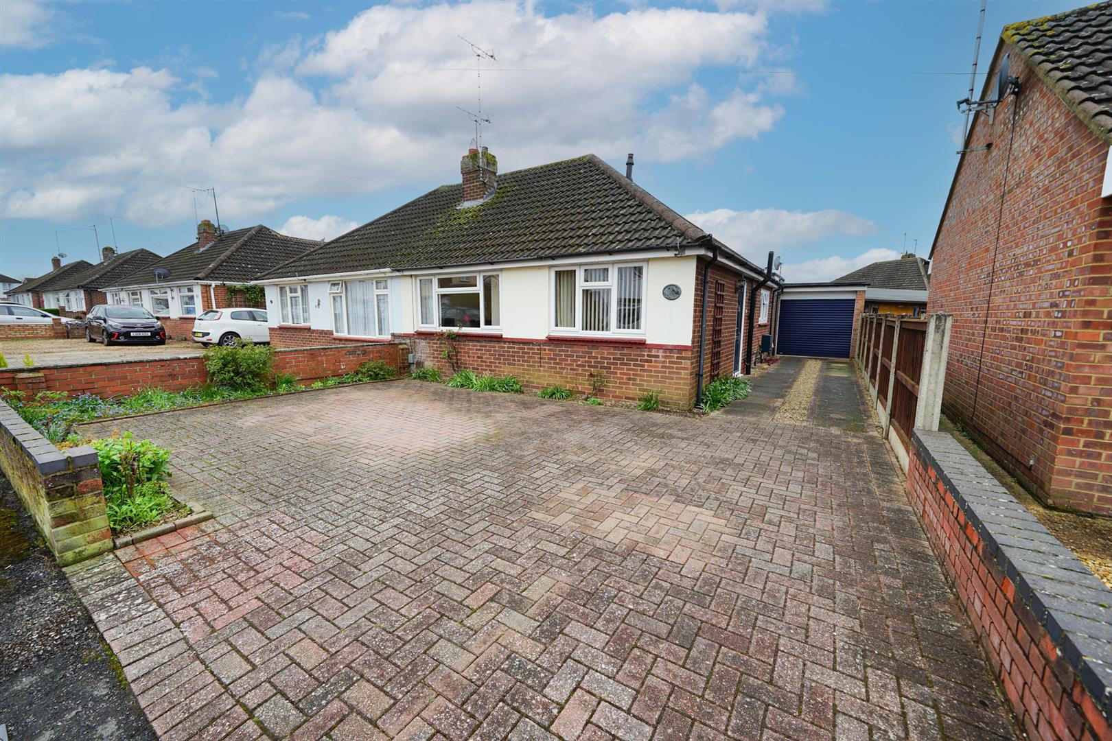 House Clipstone Crescent in Leighton Buzzard