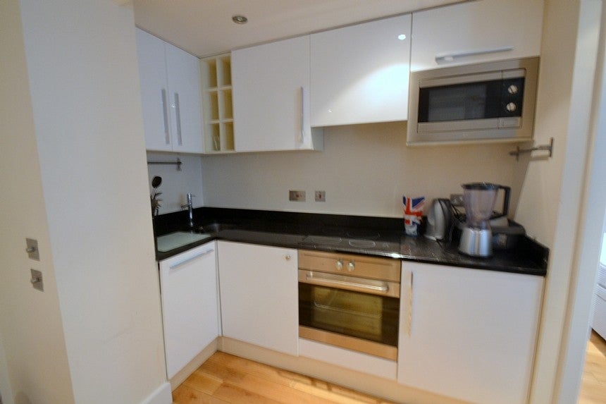 Flat Sloane Avenue in Greater London