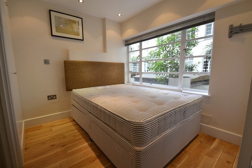 Flat Sloane Avenue in Greater London