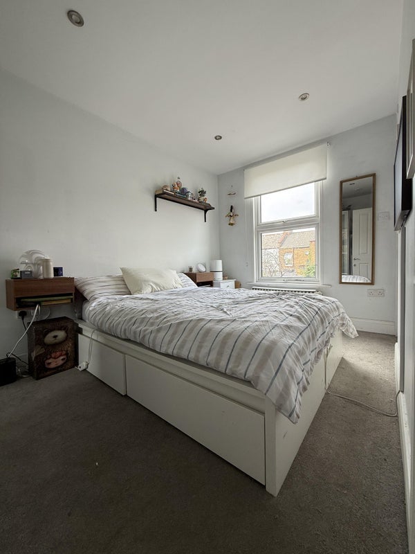 Room Farrant Avenue in Greater London