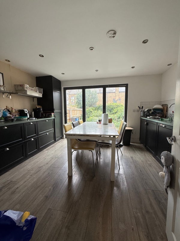 Room Farrant Avenue in Greater London