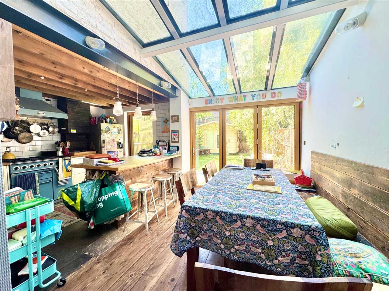 Flat Southcote Road in Greater London