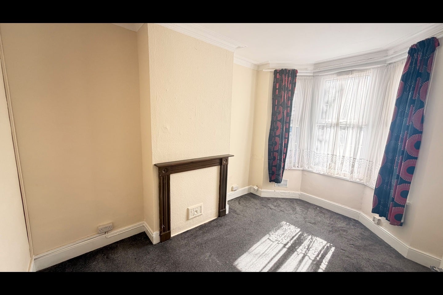 Flat Harold Road in Greater London