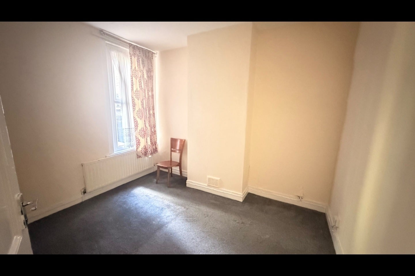 Flat Harold Road in Greater London