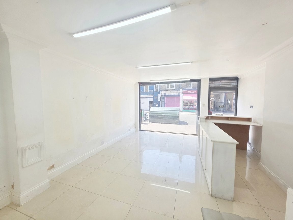 Flat Blackstock Road in Greater London
