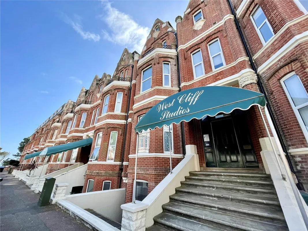 Flat Durley Gardens in Bournemouth