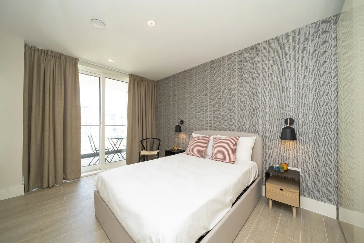 Flat Wyvil Road in Greater London