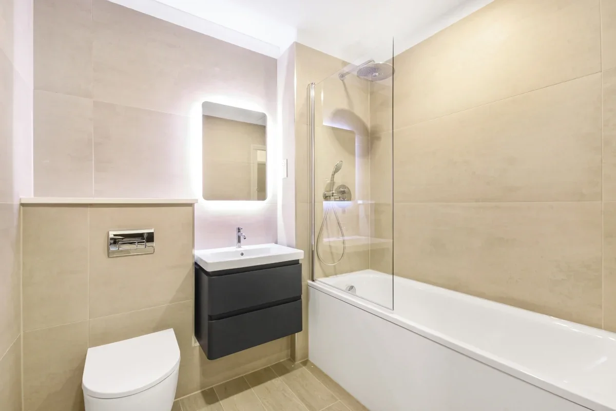 Flat Wyvil Road in Greater London