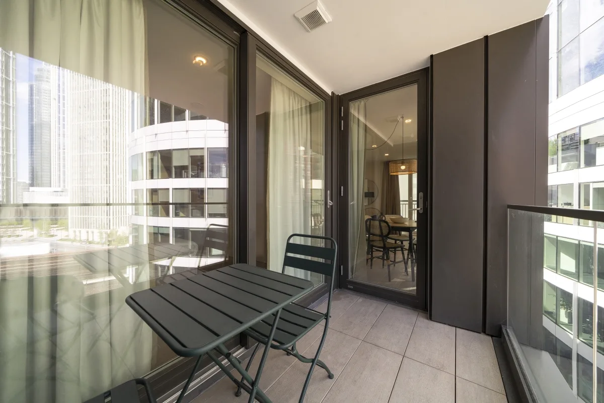 Flat Wyvil Road in Greater London