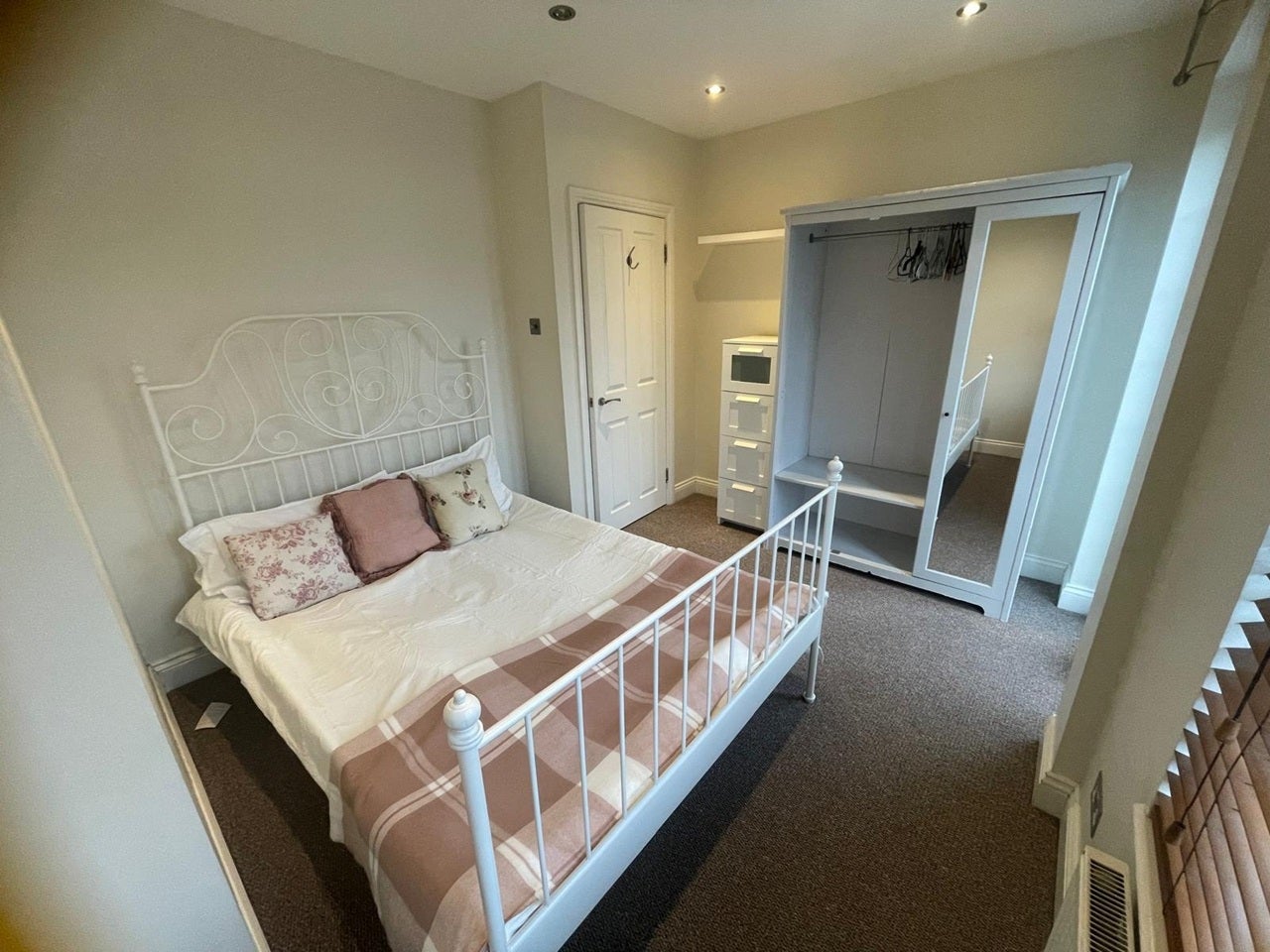 Flat Colston Road in Greater London