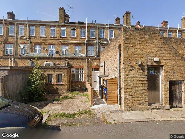Flat Colston Road in Greater London
