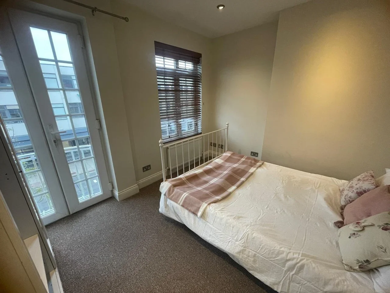 Flat Colston Road in Greater London