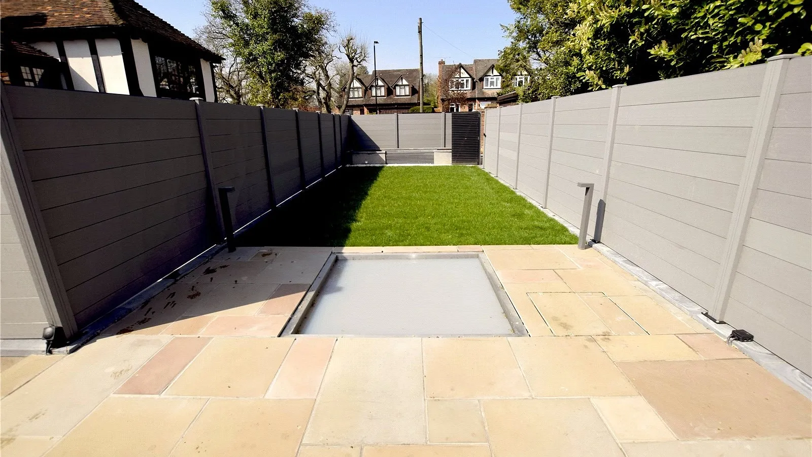 Flat Beech Hill Avenue in Greater London