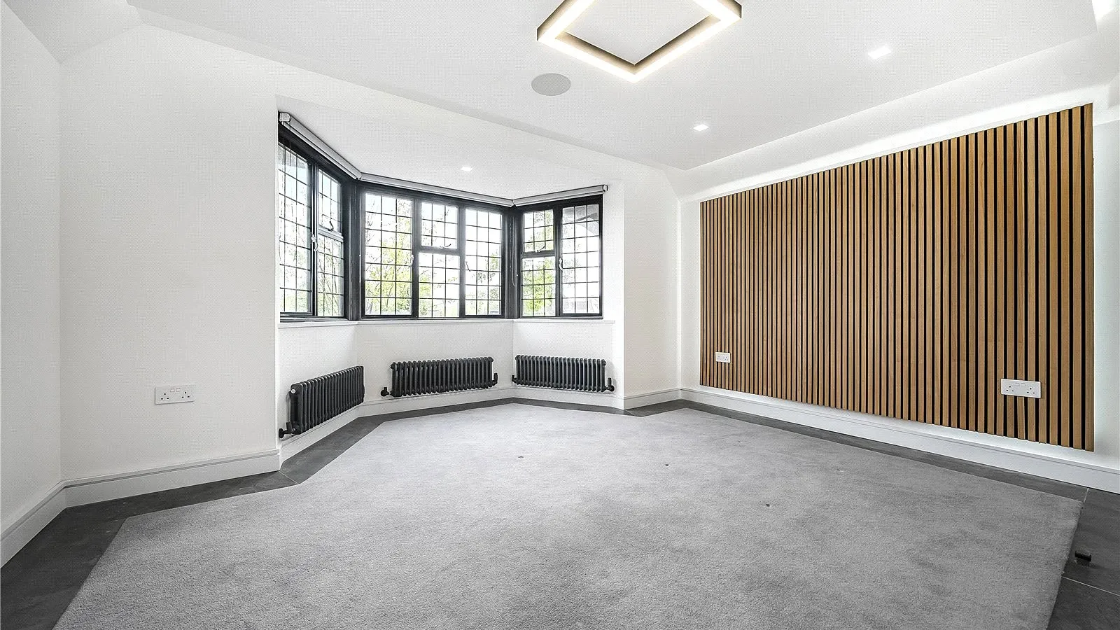Flat Beech Hill Avenue in Greater London
