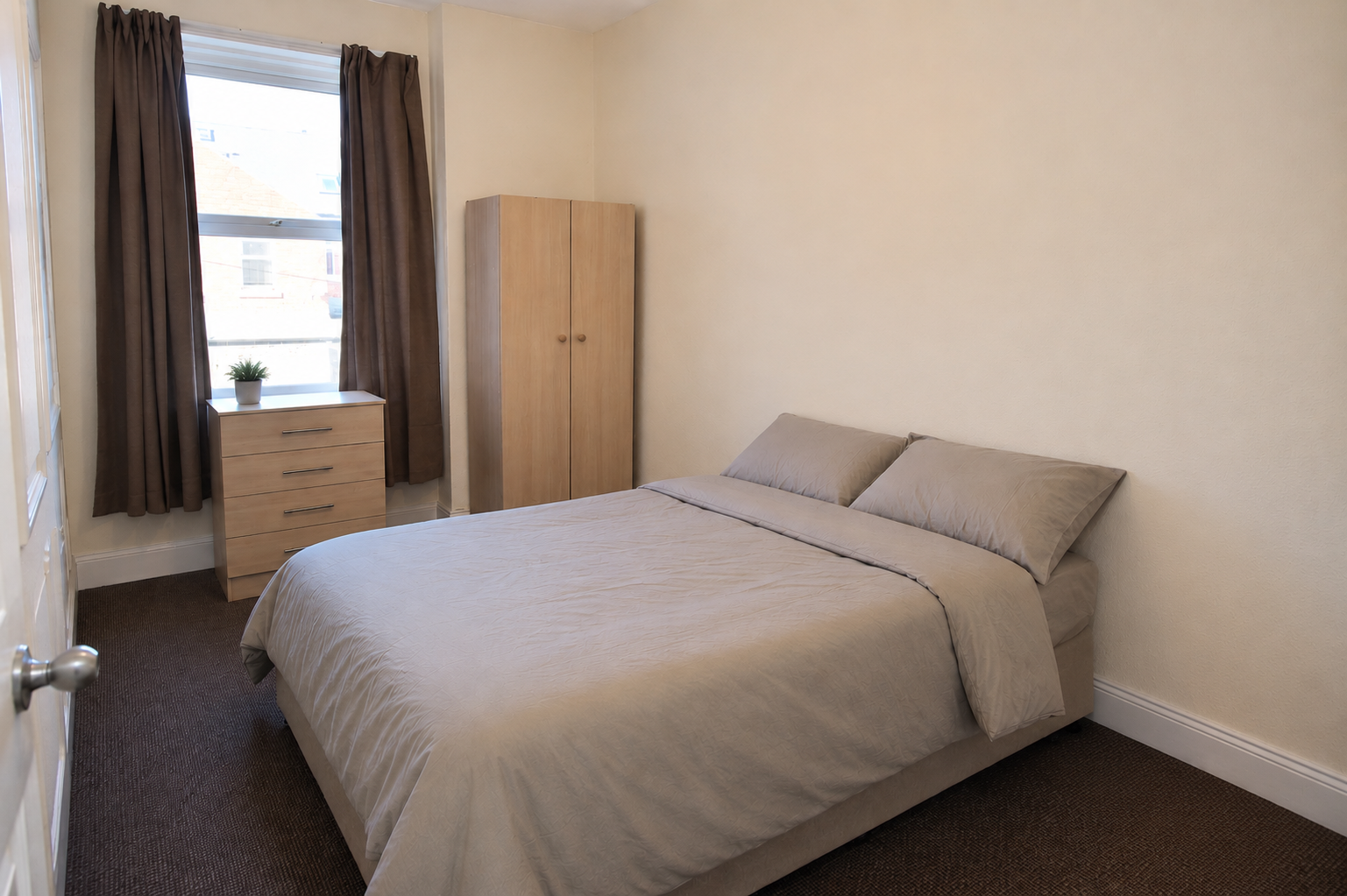 Flat Hadrian Road in Newcastle upon Tyne