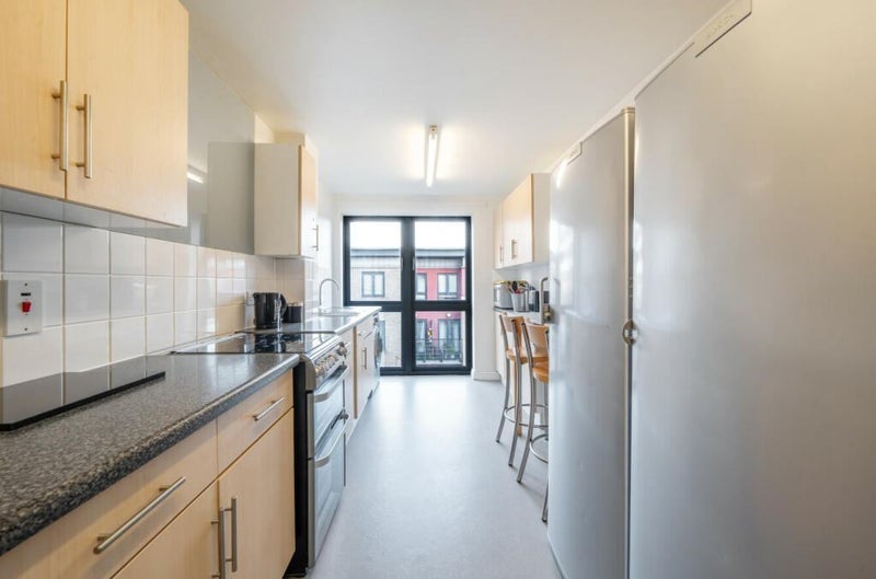 Room Invermead Close in Greater London
