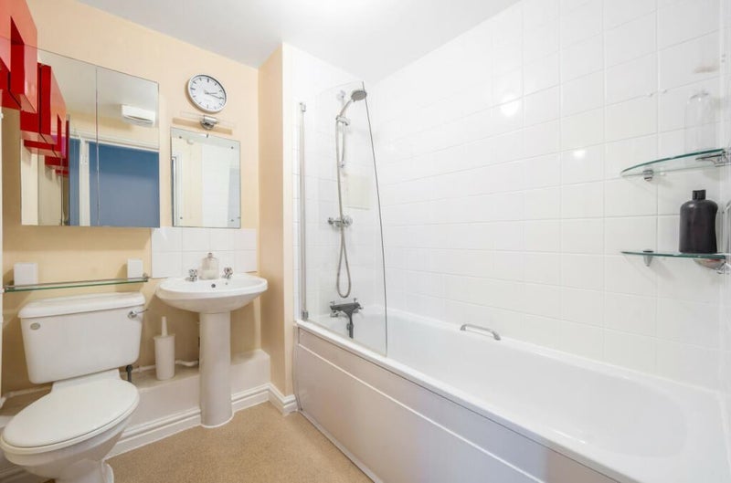 Room Invermead Close in Greater London
