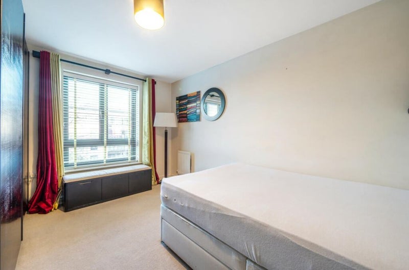Room Invermead Close in Greater London
