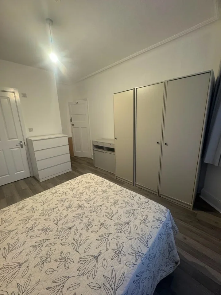 Room Egerton Gardens in Greater London