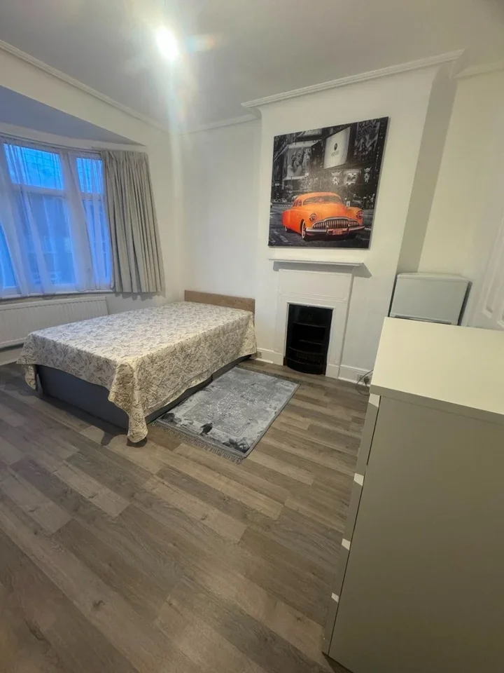 Room Egerton Gardens in Greater London