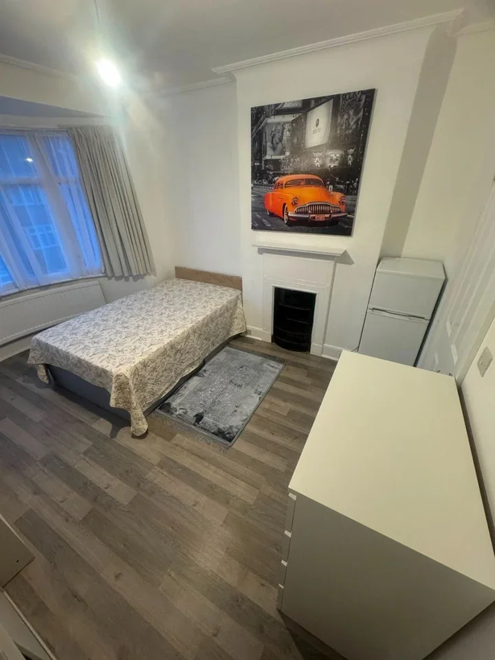 Room Egerton Gardens in Greater London