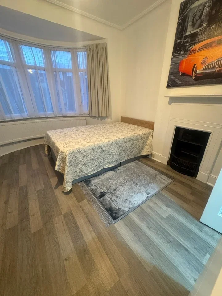Room Egerton Gardens in Greater London