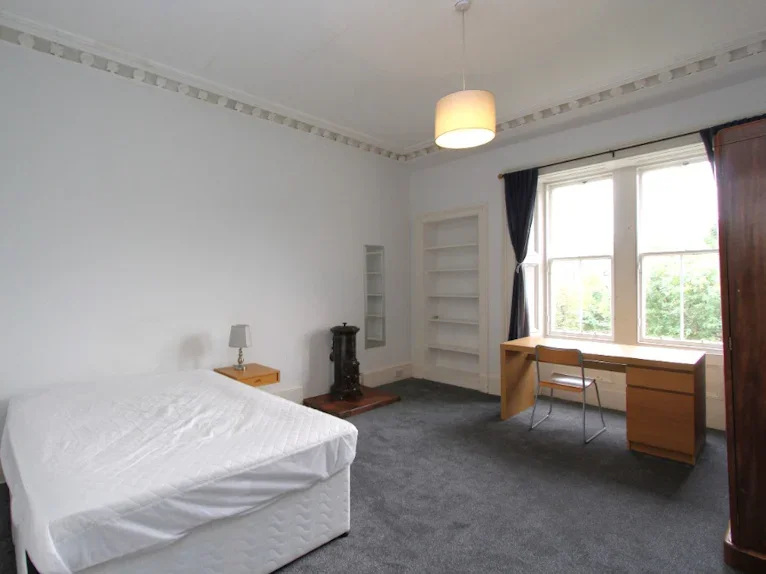 Flat Warrender Park Terrace in City of Edinburgh