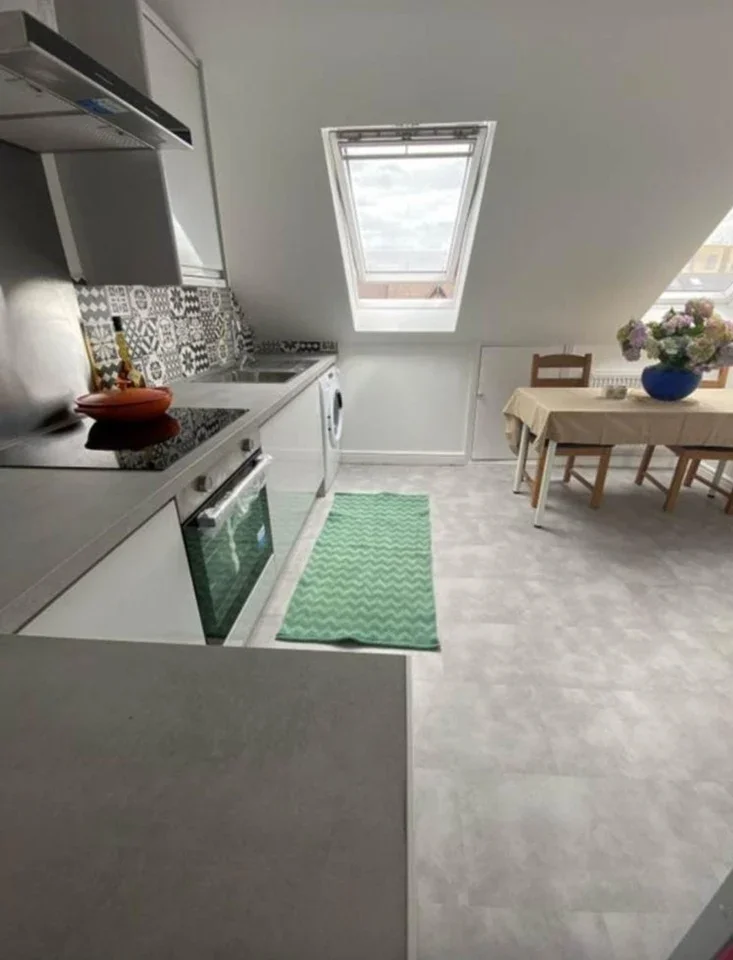 Room Whalebone Lane North in Greater London
