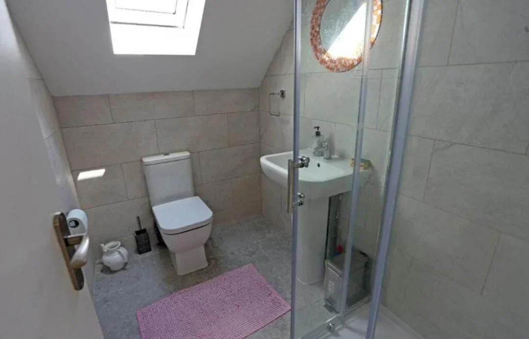 Room Whalebone Lane North in Greater London