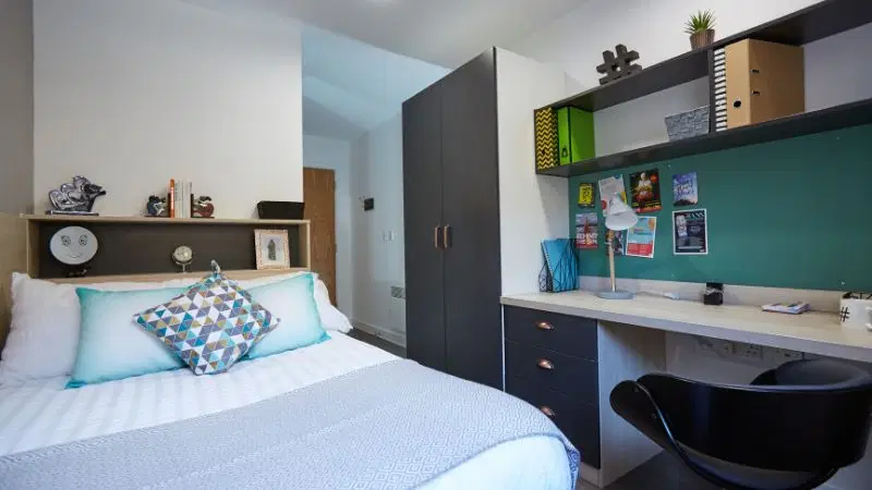 House Vanguard Way in Greater London