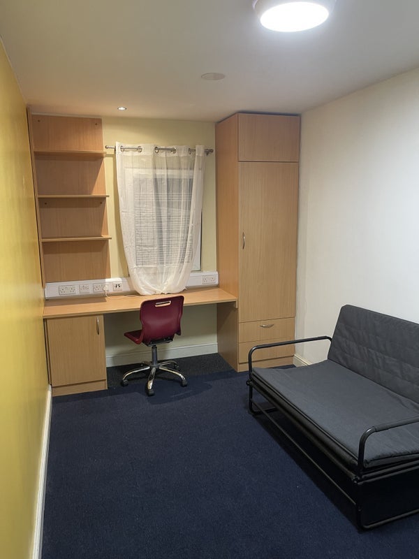 Room Longside Lane in Bradford