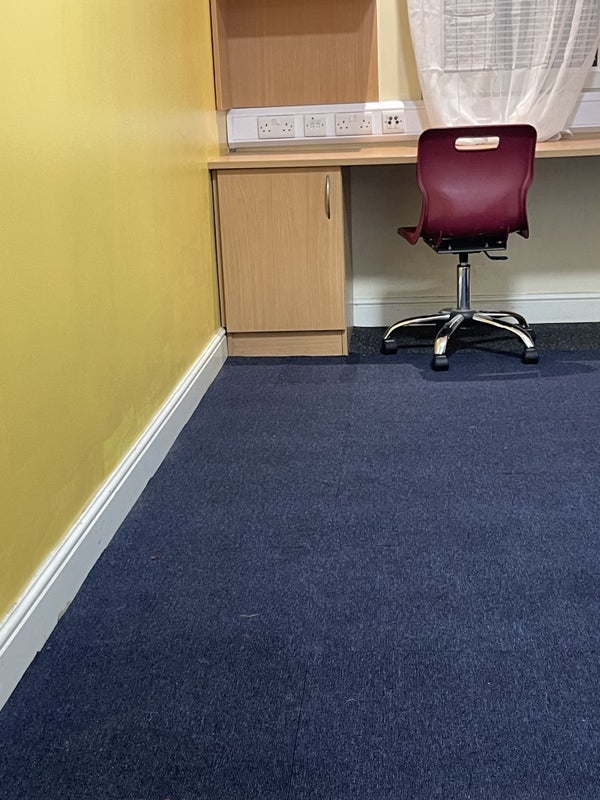 Room Longside Lane in Bradford