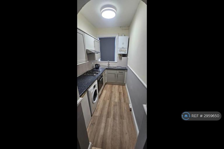 Flat Woolstone Road in Greater London