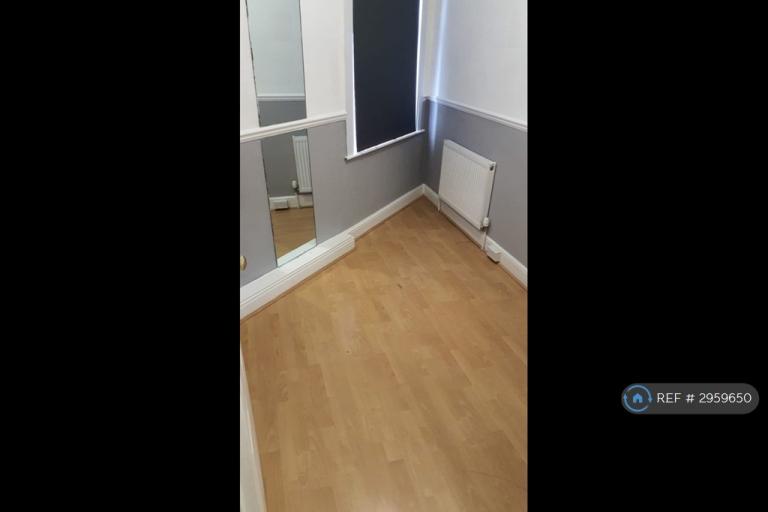 Flat Woolstone Road in Greater London