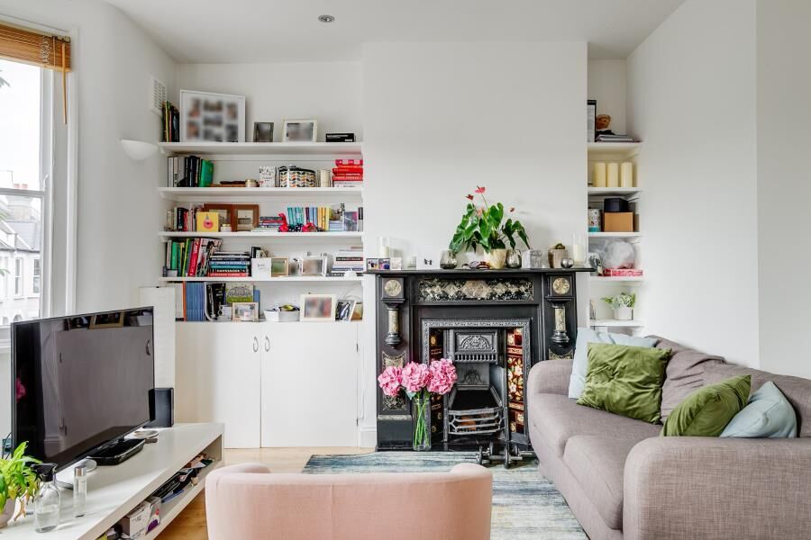 Flat Ingham Road in Greater London