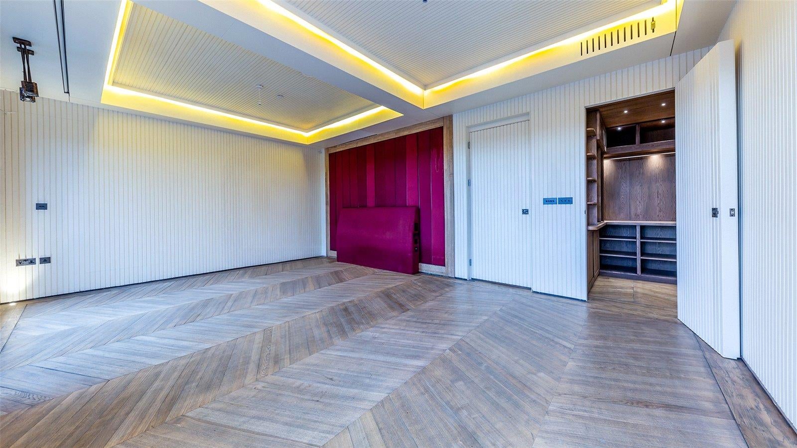 Flat Belmont Street in Greater London