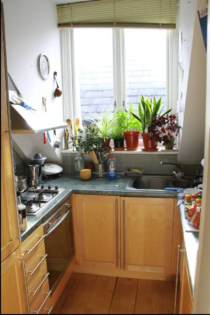 Flat Broadhurst Gardens in Greater London