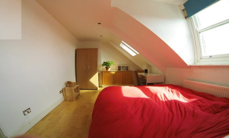 Flat Broadhurst Gardens in Greater London