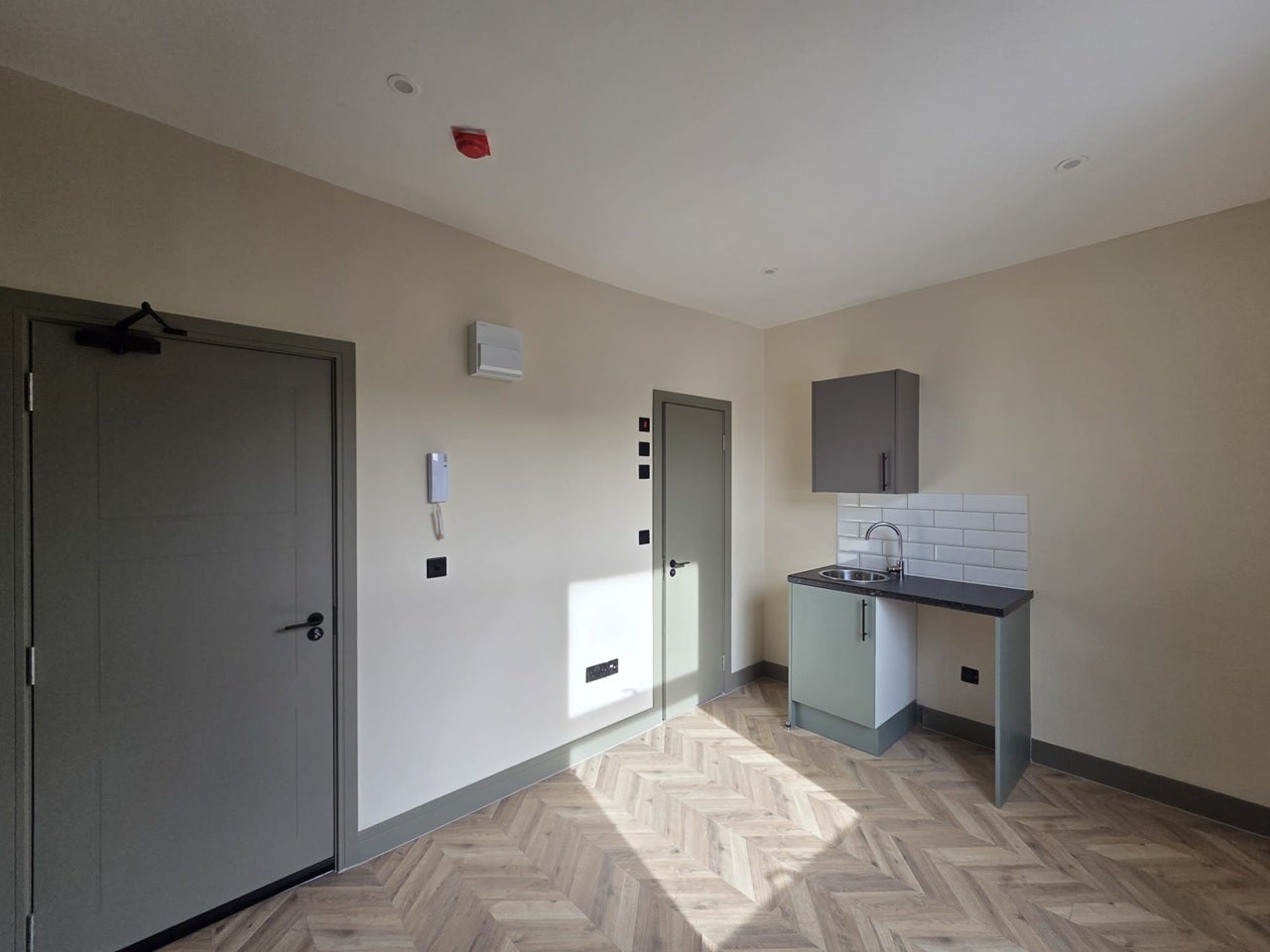 Room Acacia Grove in Greater London