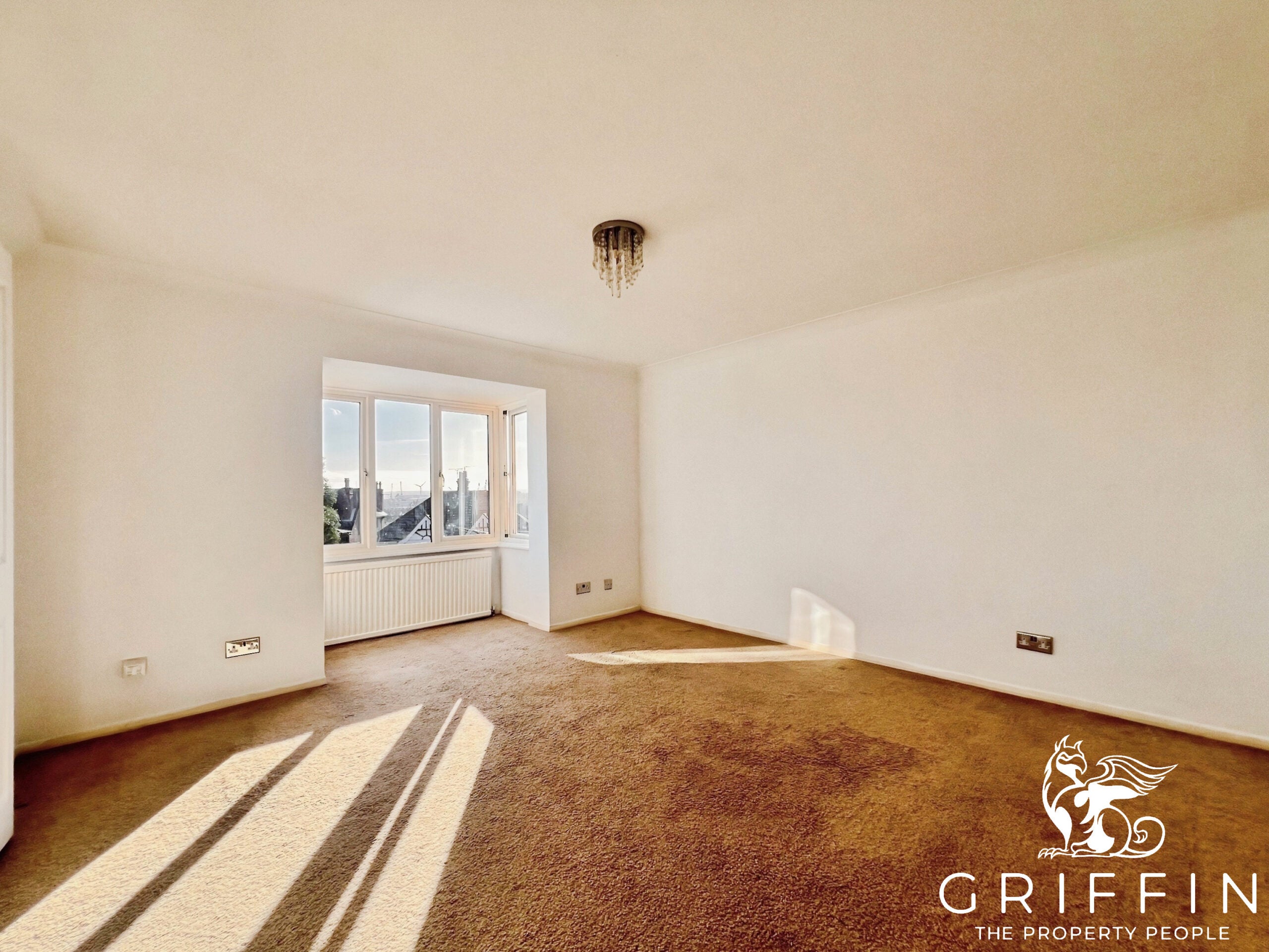 Flat Bradleigh Avenue in Grays