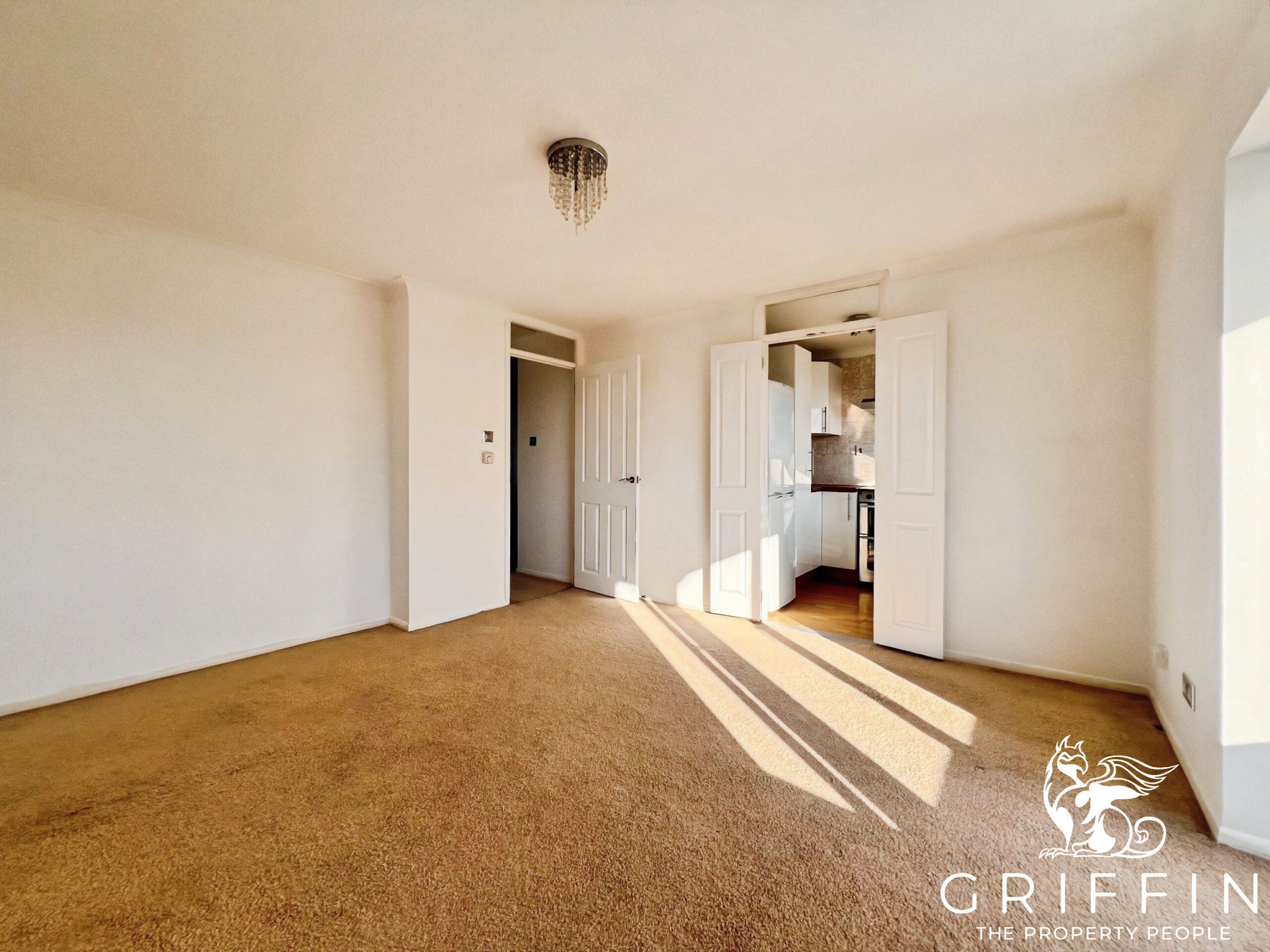 Flat Bradleigh Avenue in Grays