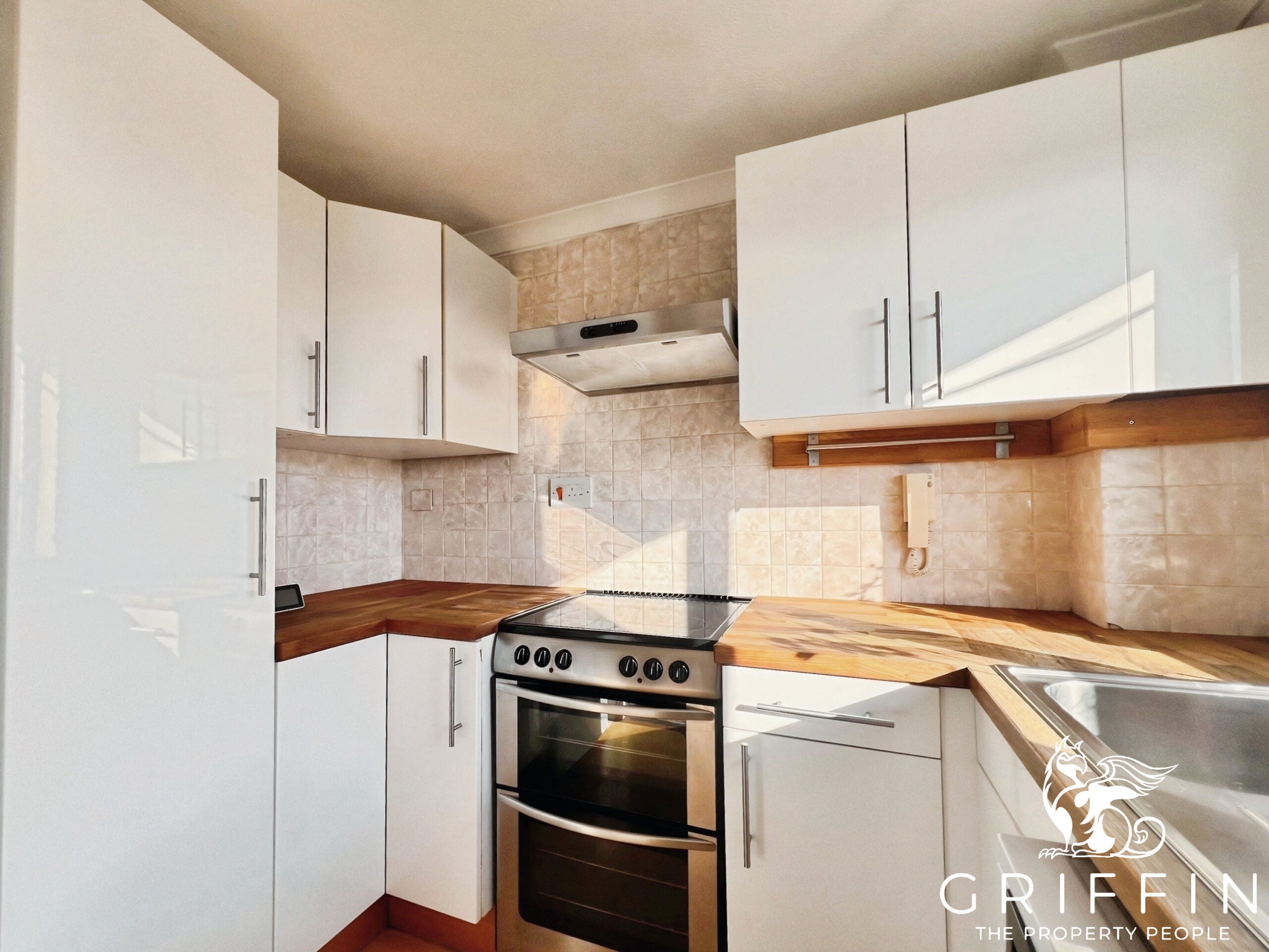 Flat Bradleigh Avenue in Grays