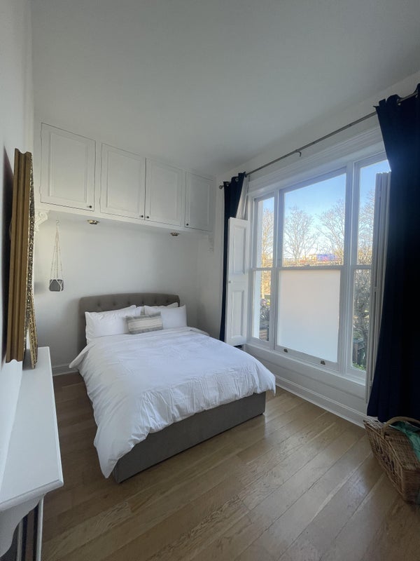 Flat Queen's Crescent in Greater London