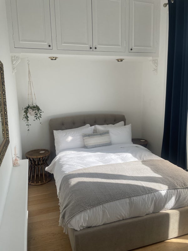 Flat Queen's Crescent in Greater London