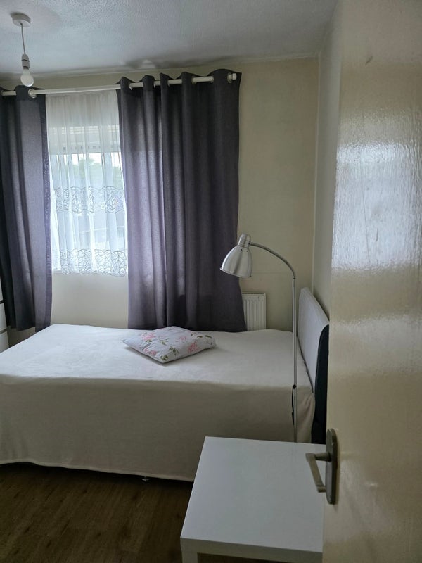 Room Arabella Drive in Greater London