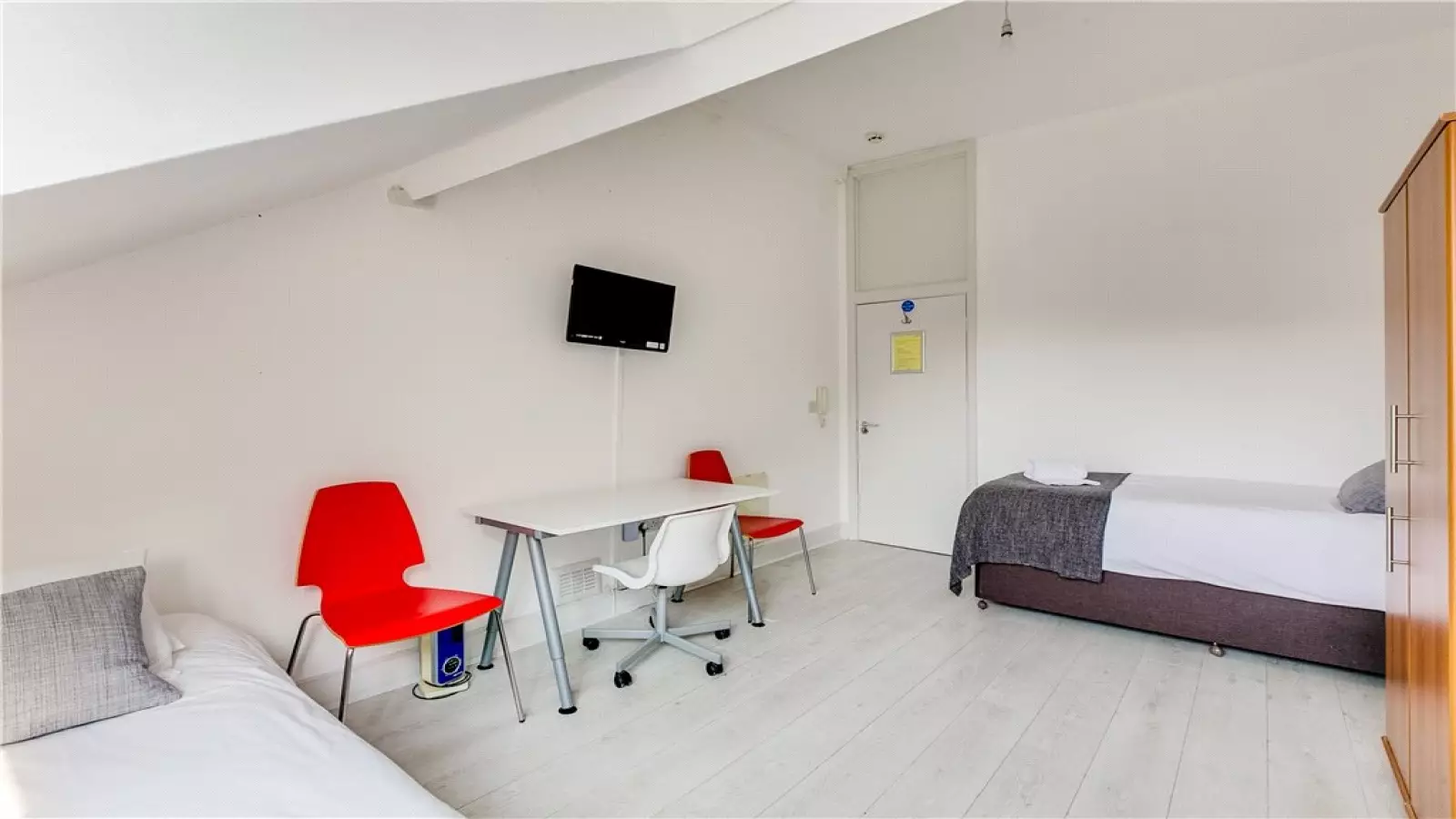 Room Penywern Road in Greater London