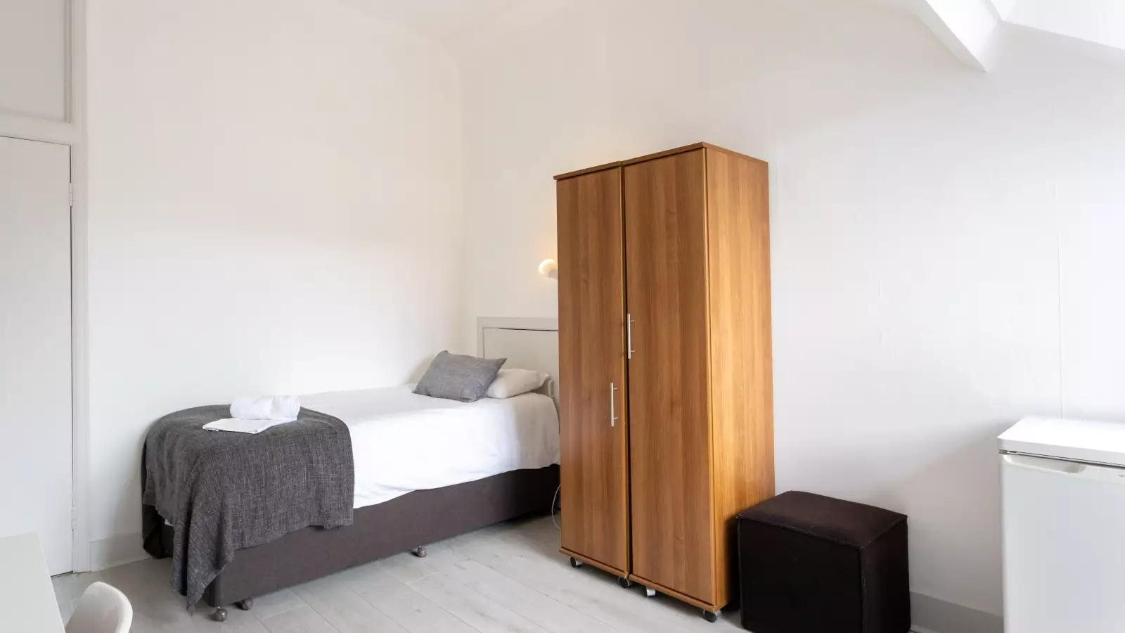 Room Penywern Road in Greater London