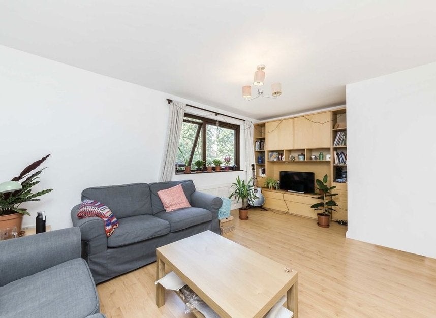 Flat Lymington Road in Greater London