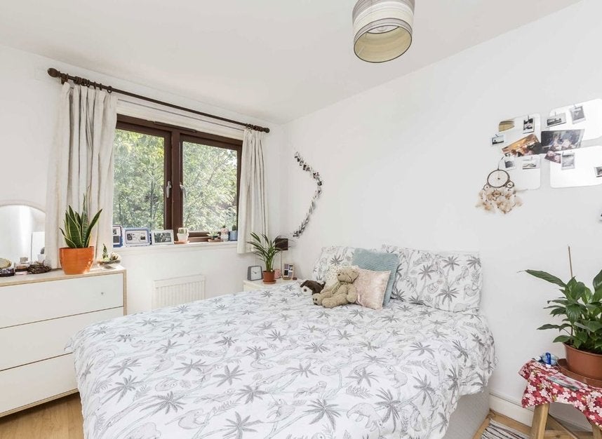 Flat Lymington Road in Greater London